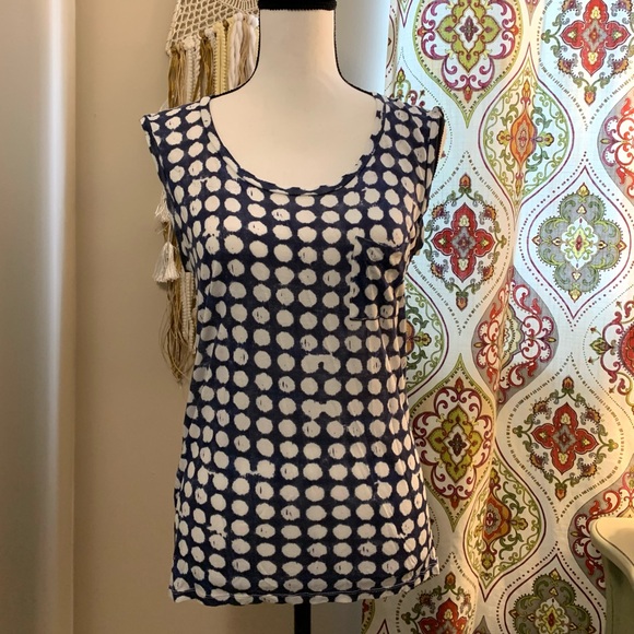 GAP Tops - GAP polka-dotted sleeveless tee w pocket XS EUC